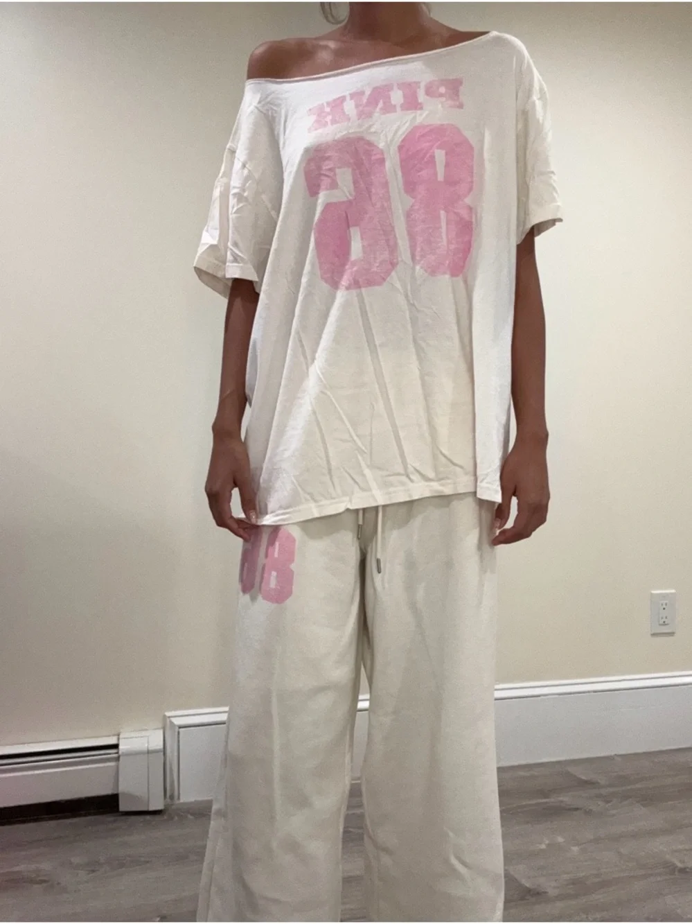 PINK Victoria's Secret White Short Sleeve Tee with Pink '86' Graphic - Picture 4 of 4